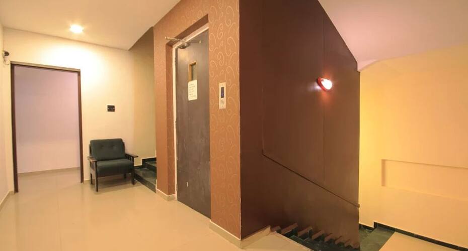 Hotel Crystal, Ahmedabad 4